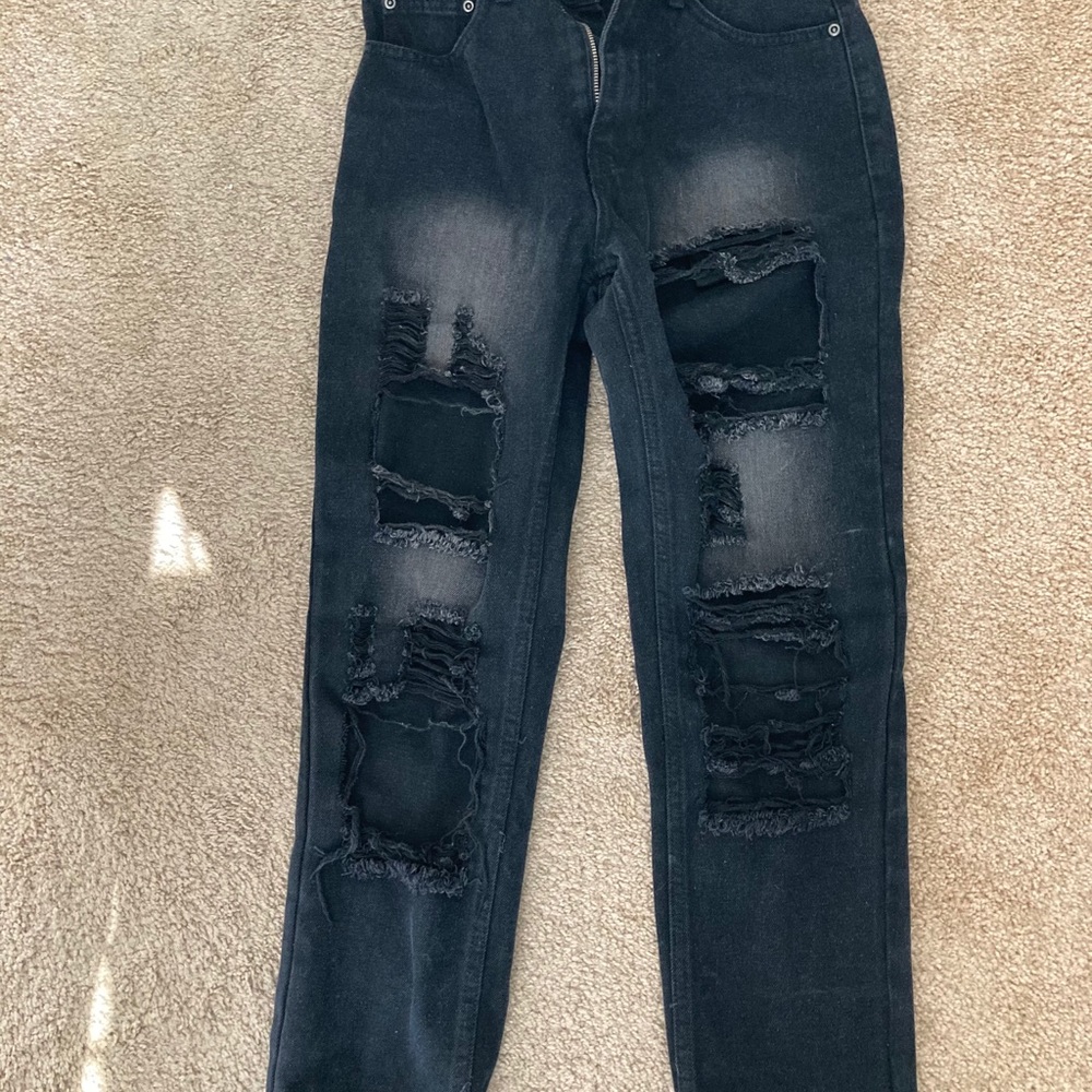 Boohoo black ripped boyfriend jeans